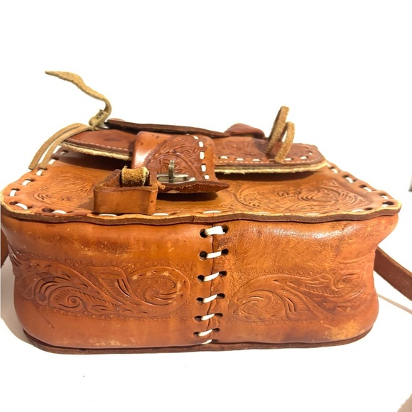 Handmade Saddle Style Brown Leather shoulder Bag - Picture 3 of 11